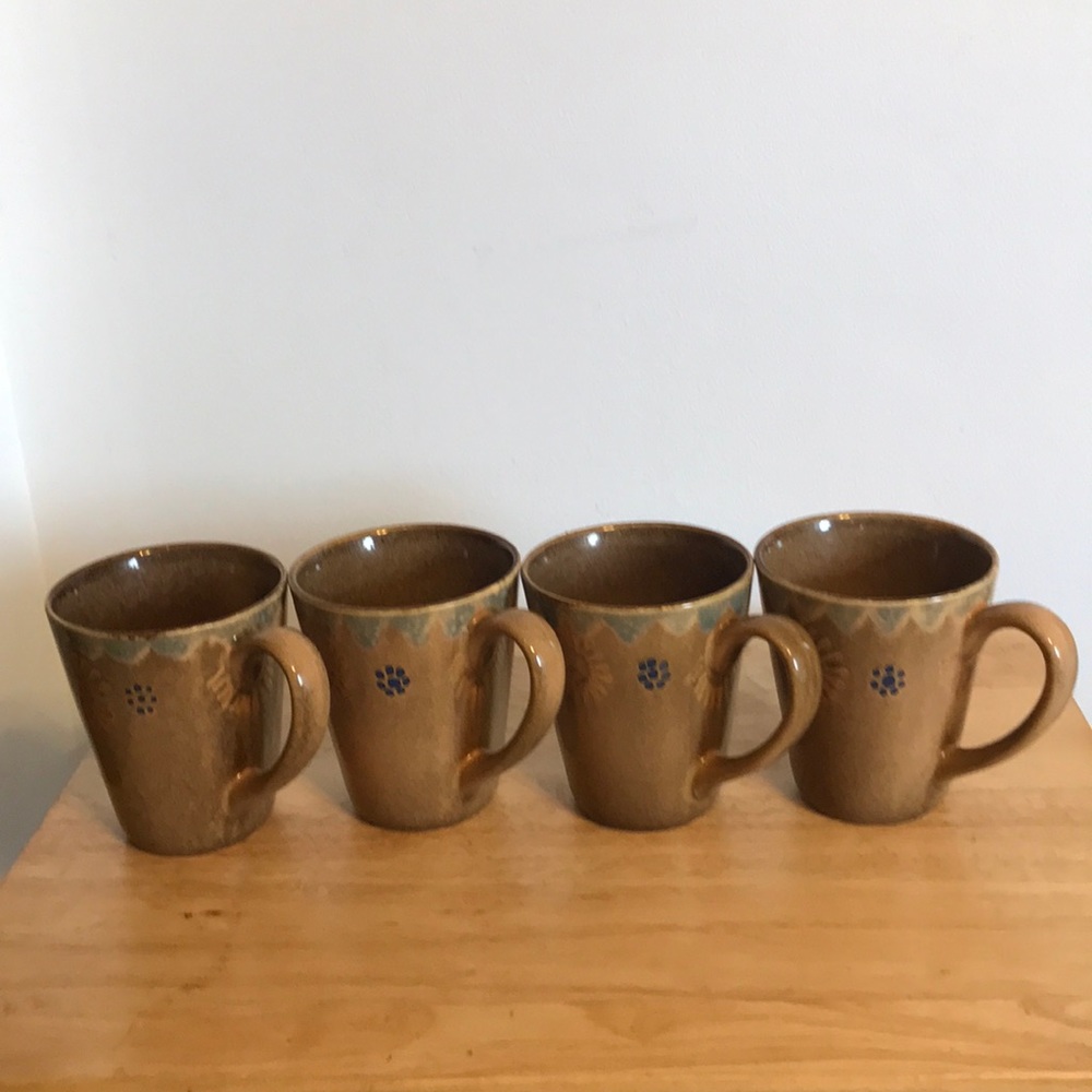Set of 4 coffee mugs . 12 oz